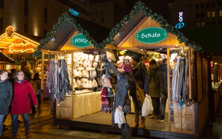 Prince Schals auf dem Weihnachtsmarkt Essen Kennedyplatz